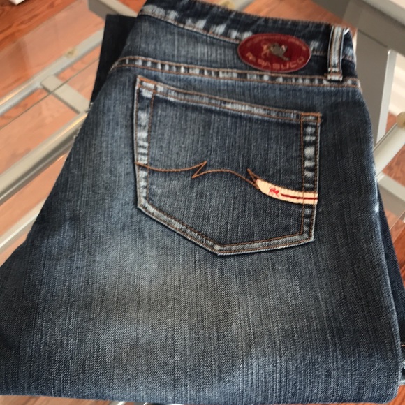 Parasuco Italian denim.blue wash with frosted fades. Beautiful fit and wash. - Picture 9 of 15